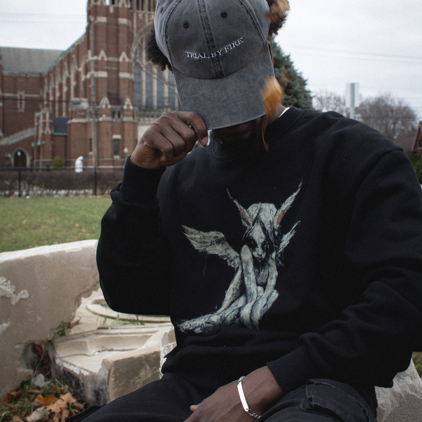 ANGEL CREW NECK